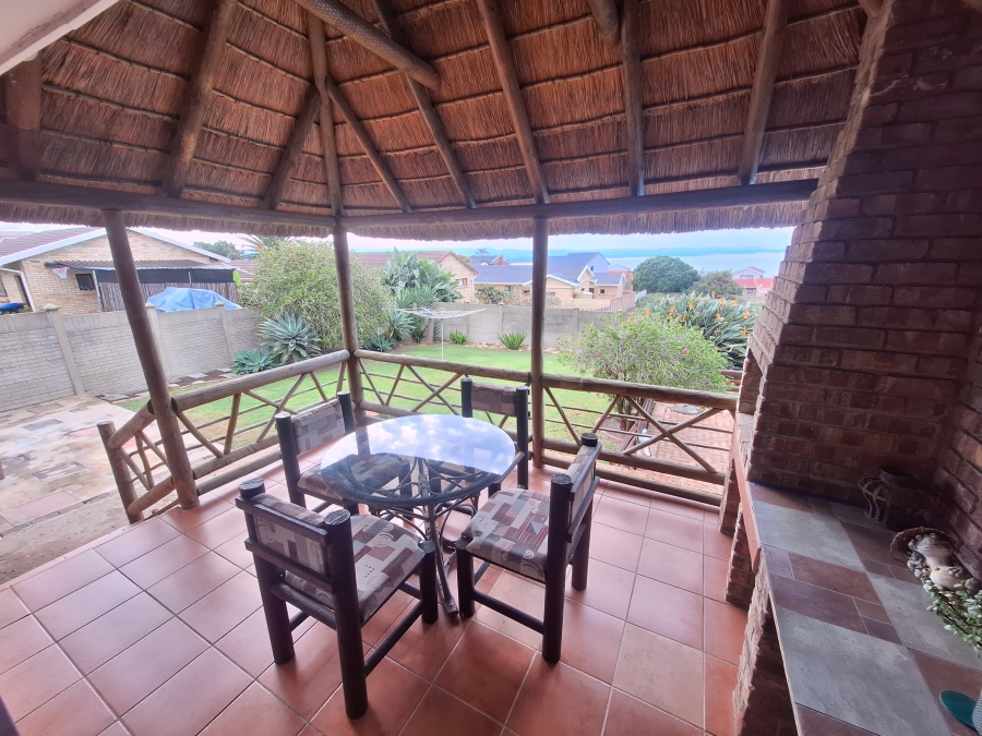 3 Bedroom Property for Sale in Wavecrest Eastern Cape